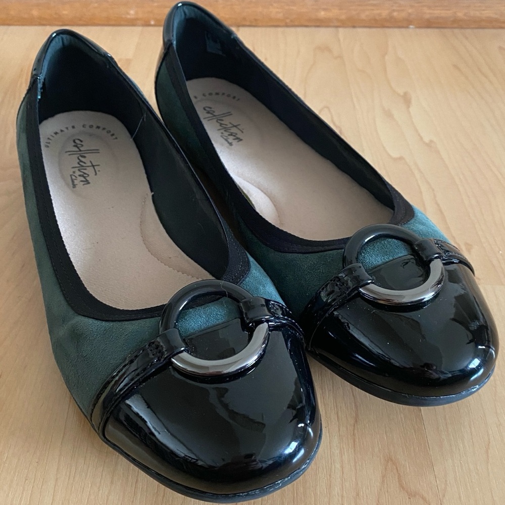 Collection By Clarks Gracelin Wind Green Suede/Black Patent Leather Flats, sz 8